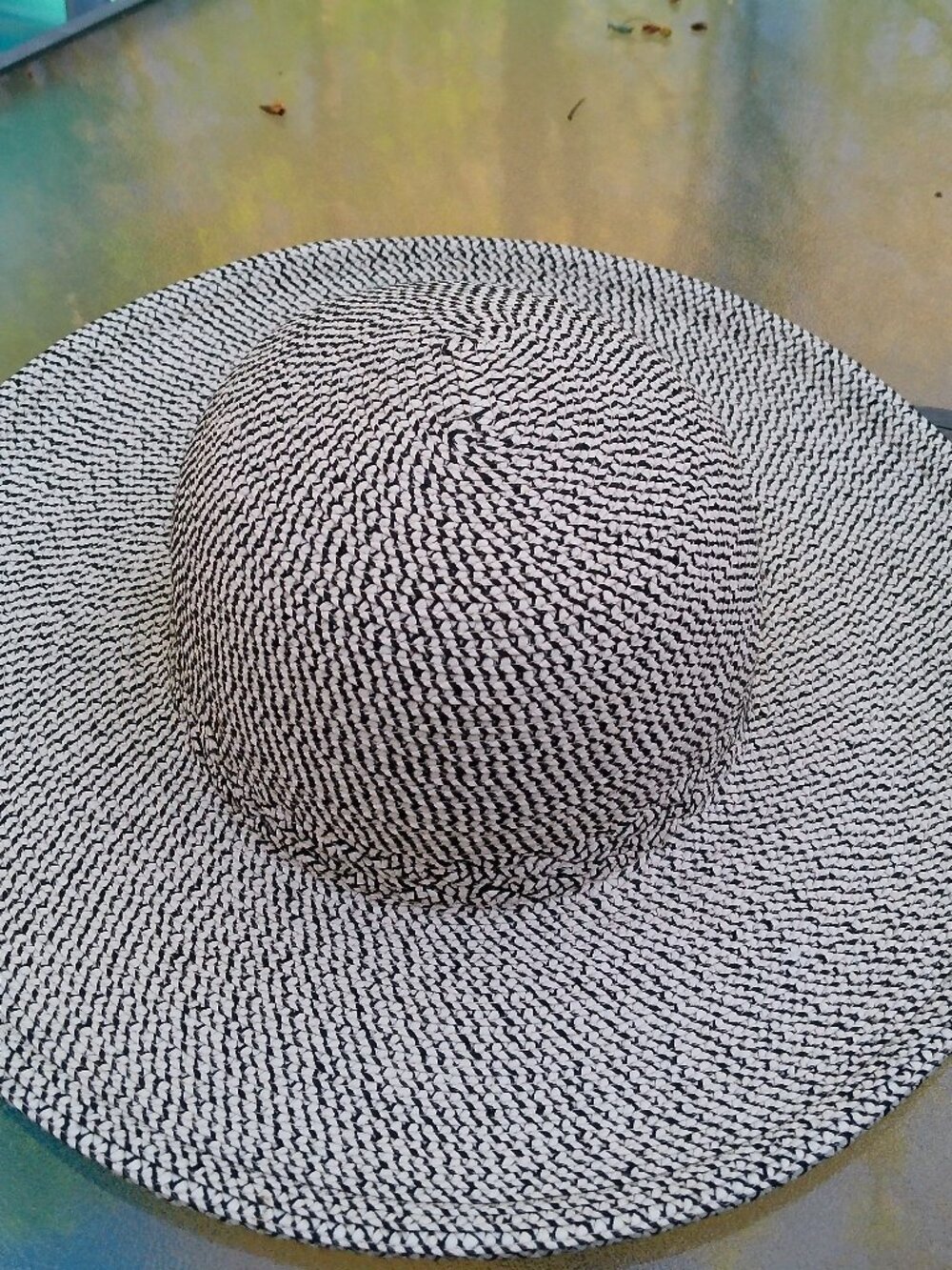SUNDAY AFTERNOONS HAT GOOD CONDITION